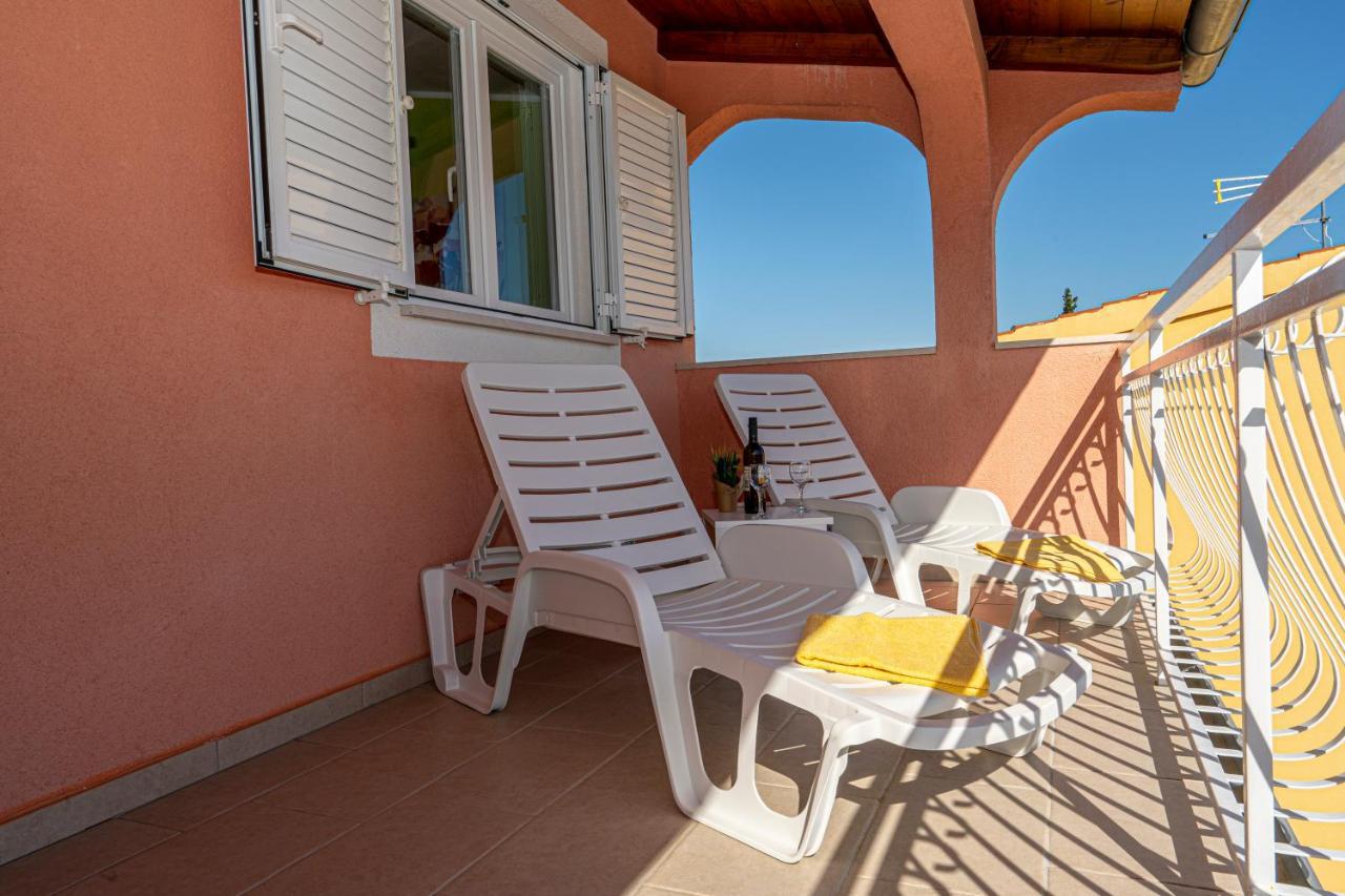 Seaview & Balcony Apartment Petra Ядрия Экстерьер фото