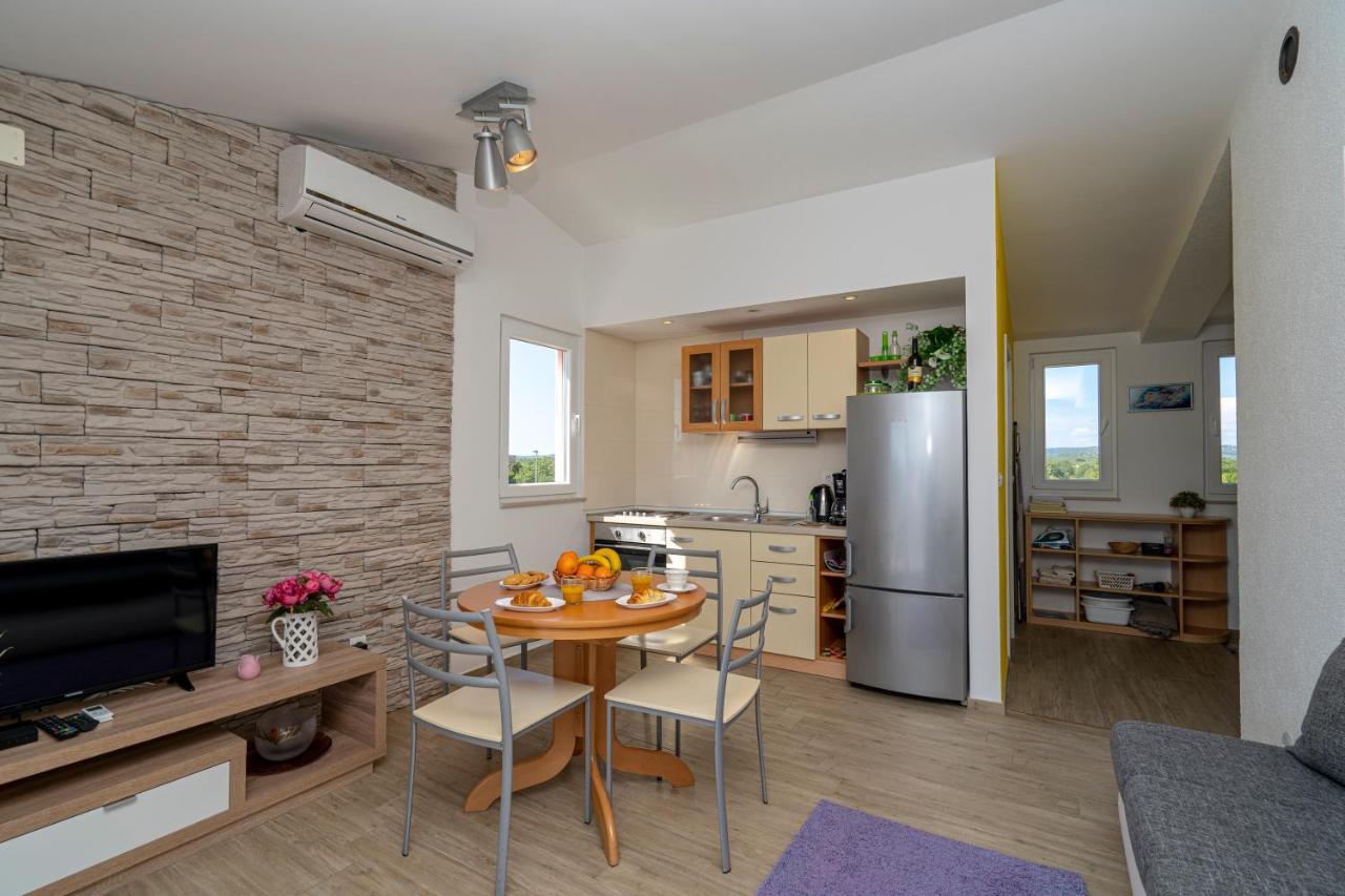 Seaview & Balcony Apartment Petra Ядрия Экстерьер фото